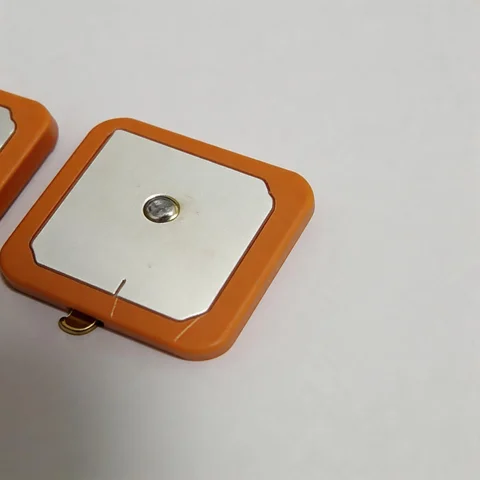 GLS2502XCT GPS/GNSS antenna connector and mounting detail view