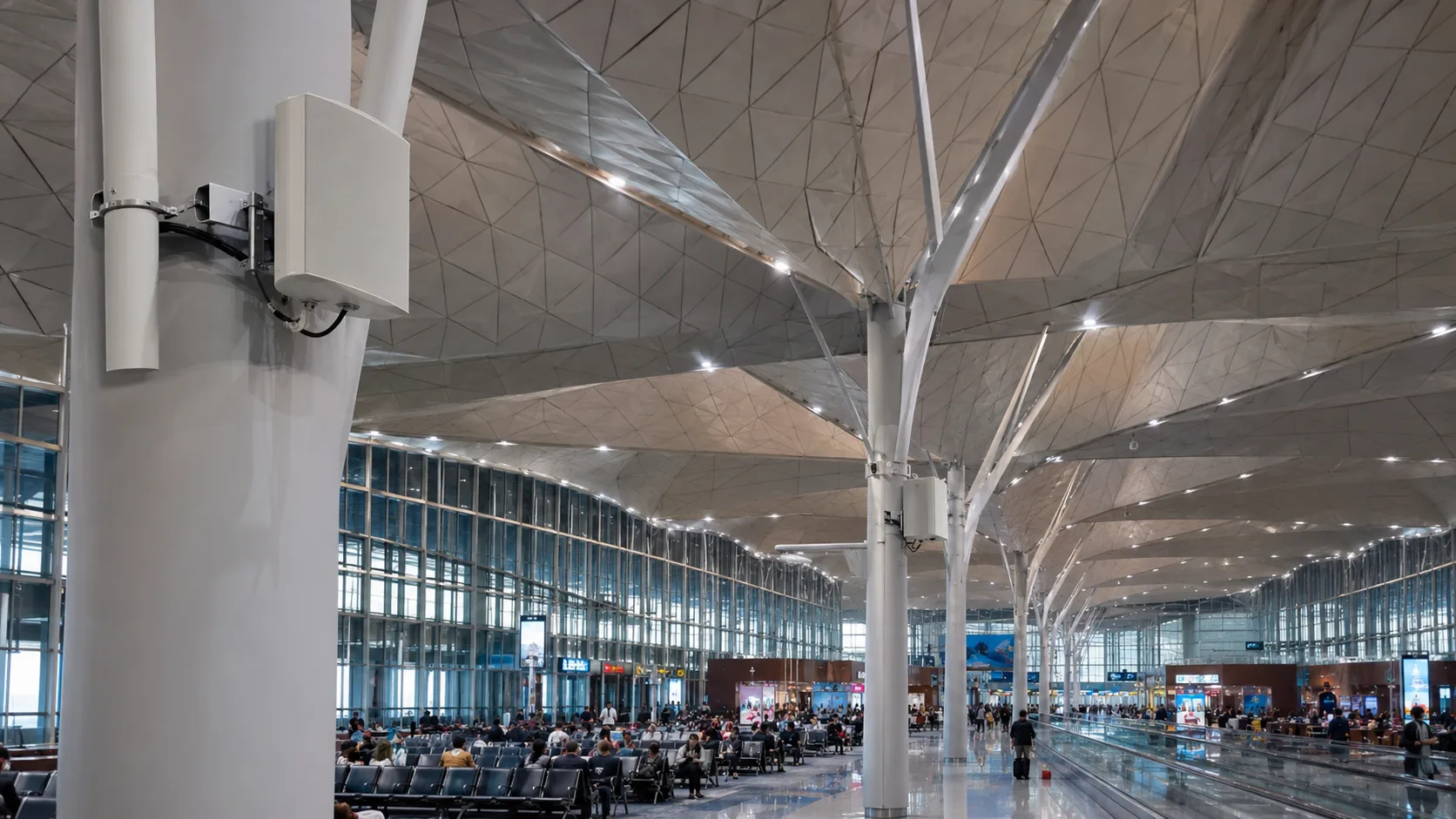 High density airport terminal with indoor DAS antenna equipment for venue coverage