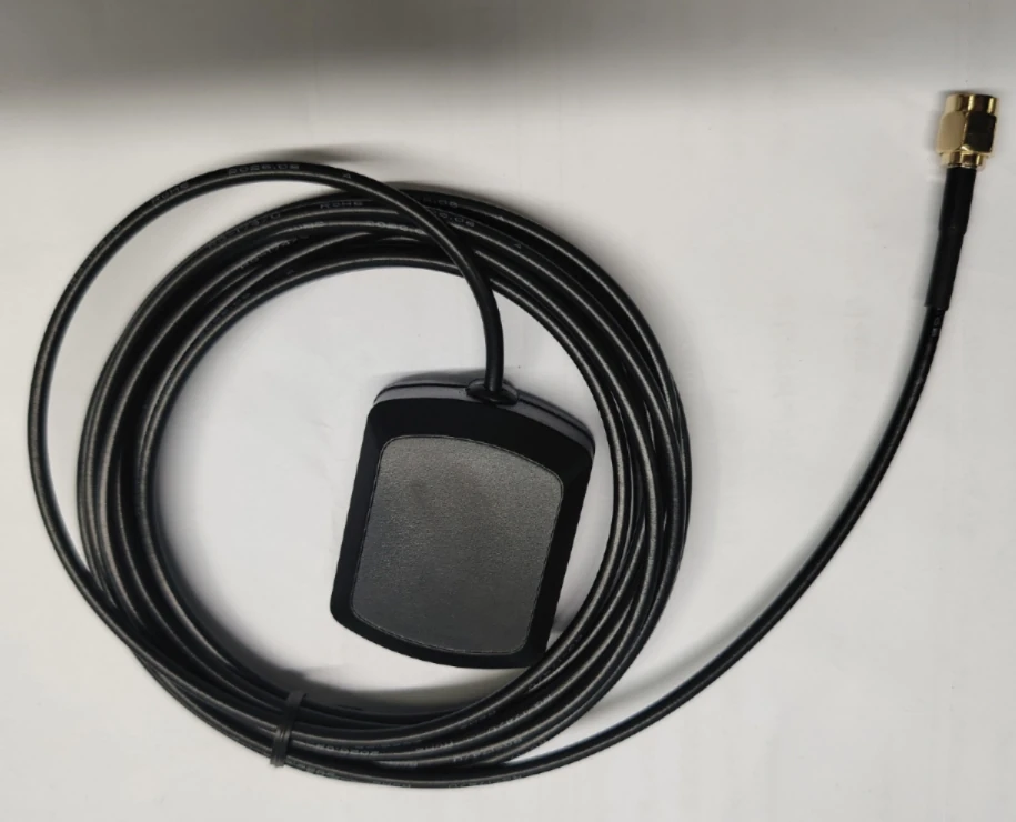 GLYX002 black Iridium patch antenna with cable and connector