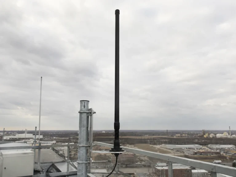 GL4503 430-450MHz Spring FRP Anti-Jamming Antenna application scene image 3