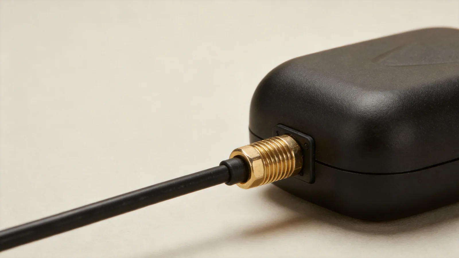 GL-DY002 magnetic mount antenna connector and mounting detail view